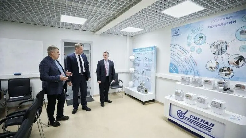 В постановлении Совета ЕС предприятие называют поставщиком комплектующих для вооружения и отмечают его участие в разработке систем наведения; ограничения введены в составе 21-го пакета санкций.