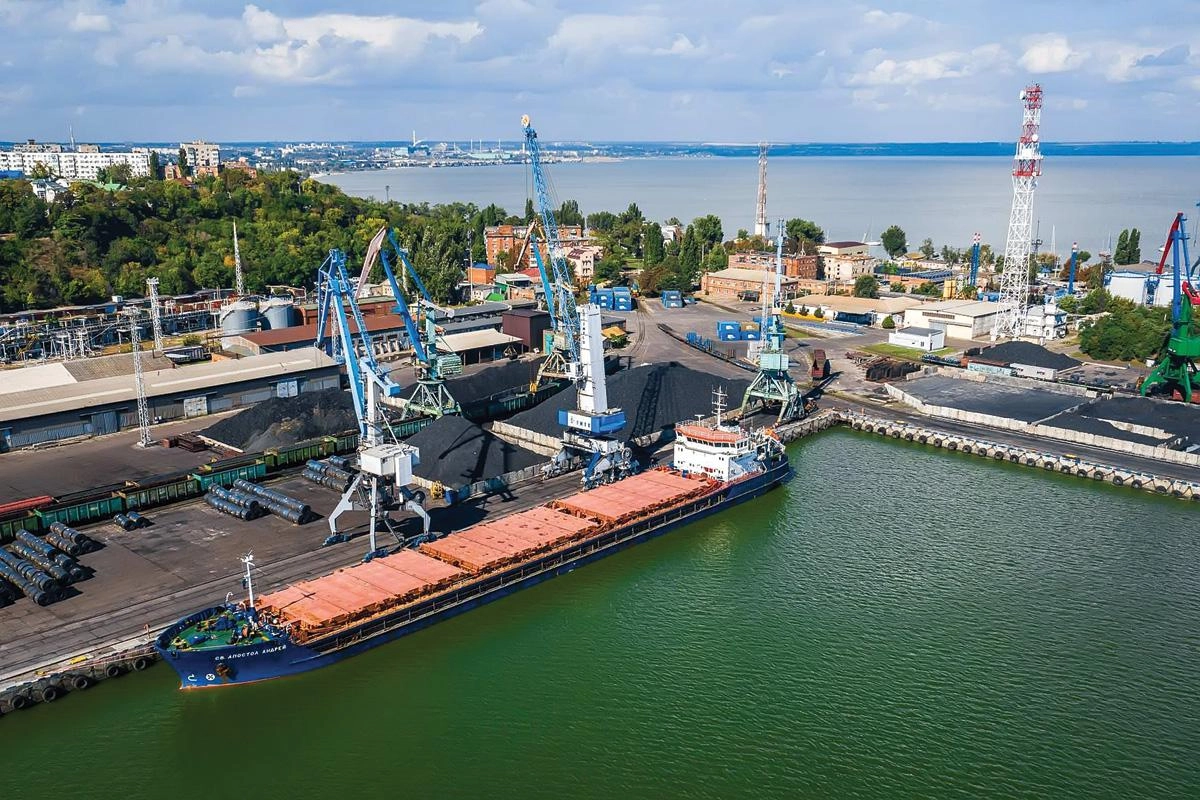 Минсельхоз предложил компенсировать до 90% затрат на перевозку зерна из Ростовской области в Черноморские и Балтийские порты после приостановки отгрузок из азовских портов из‑за угрозы атак беспилотников.