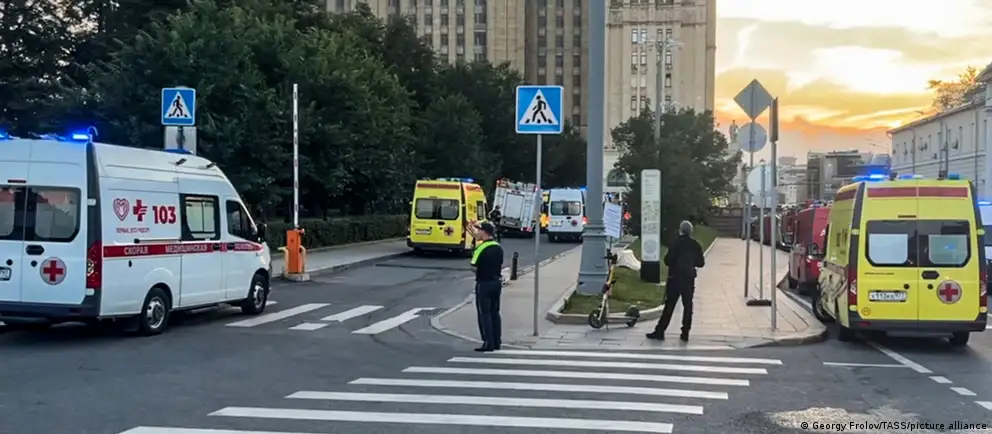 В центре Москвы у ресторана Balzi Rossi прогремел взрыв. Следствие не исключает, что целью мог быть главнокомандующий ВКС Александр Чайко; по данным на 2 августа несколько человек погибли, возбуждено уголовное дело по статье о терроризме.