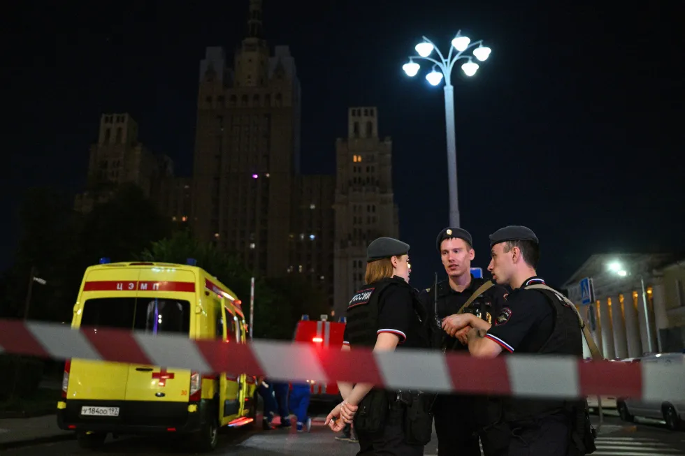 В центре Москвы зарегистрирован взрыв в одном из популярных ресторанов. Есть погибшие и раненые; расследование продолжается.