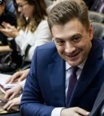 Коммунист Георгий Камнев обратился к главе Минпромторга Антону Алиханову с просьбой снизить стоимость автомобилей «АвтоВАЗа» на внутреннем рынке, указав на более низкие цены за пределами России, в том числе в Белоруссии.