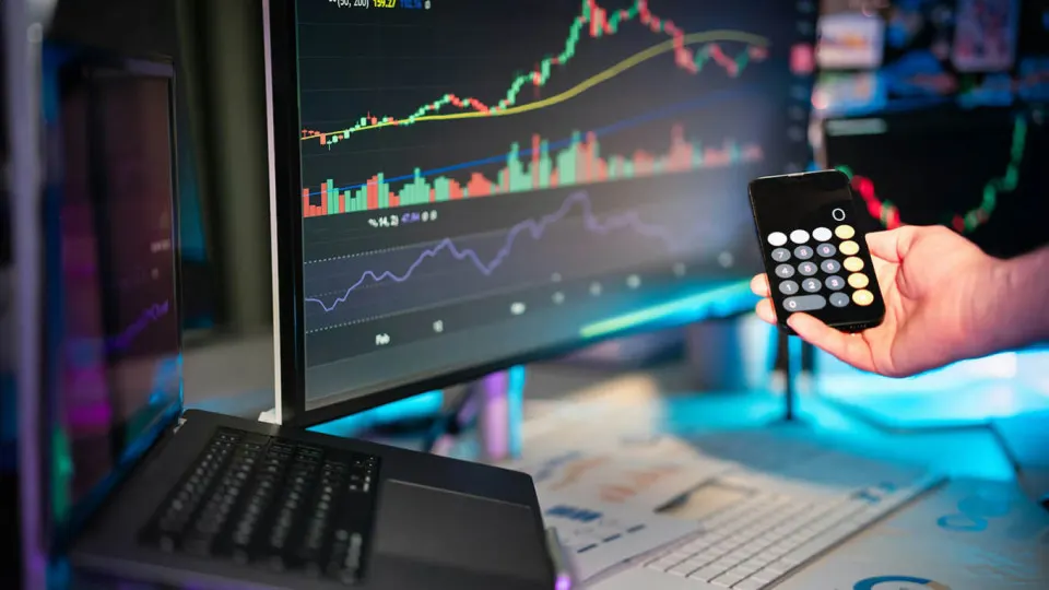 Глава ПСБ заявил о возможности заморозки активов USDT и сохраняемой зависимости стейблкоина от доллара; обзор ключевых событий вокруг A7, Grinex и Garantex в России.
