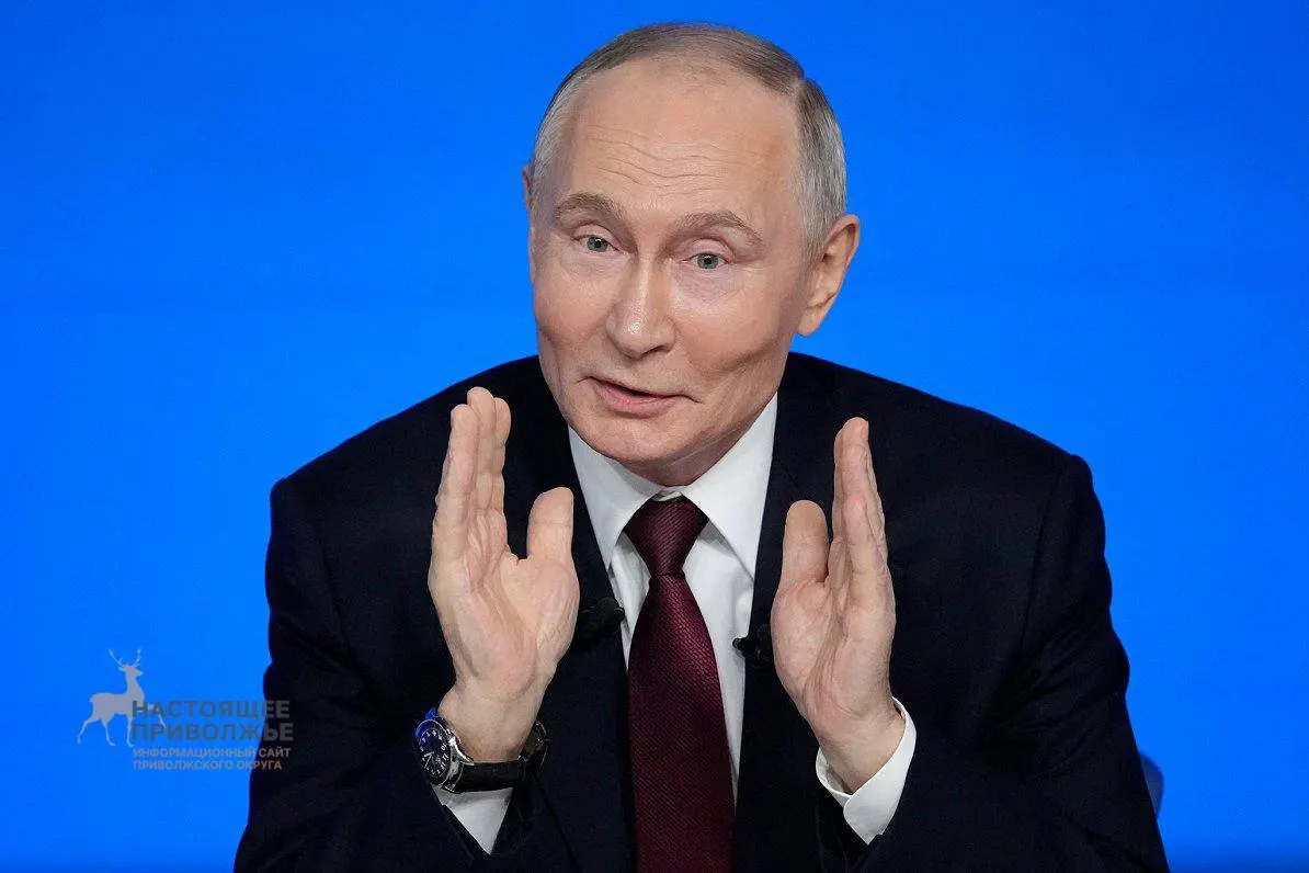 По данным ВЦИОМ, за неделю голосования рейтинг Путина снизился на 2,1 процентных пункта, а доля тех, кто не поддерживает его работу, выросла на 2,2 процентных пункта.