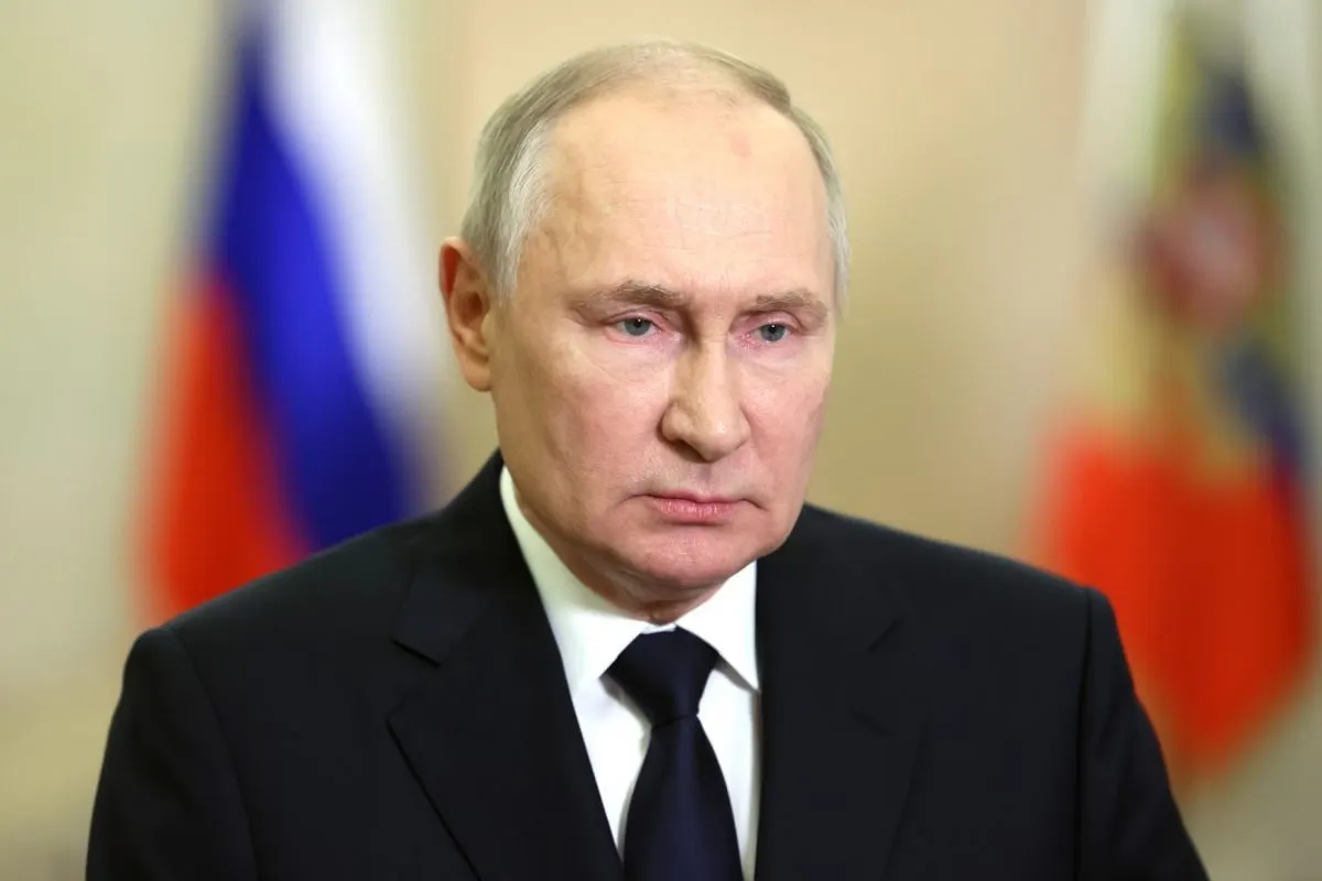 На деловом форуме БРИКС в Нью-Дели президент России сообщил о свыше 30 тысяч санкций против страны и отметил рост экономики с сохранением экономического суверенитета.
